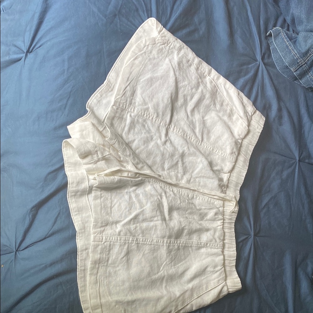 Universal Thread Women's White linen Shorts NWOT